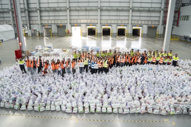 กลุ่มบีเจซี บิ๊กซี ระดมพลังจิตอาสาจัดทำถุงยังชีพและถุงฟื้นฟู ส่งความช่วยเหลืออย่างต่อเนื่องแก่ผู้ได้รับผลกระทบจากอุทกภัยภาคใต้