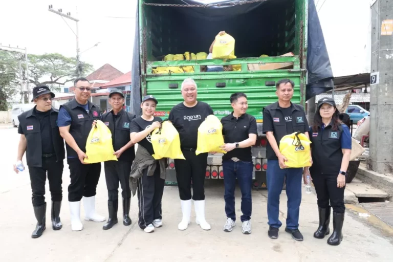 ผว.กคช. จับมือภาคเอกชน ลงพื้นที่หาดใหญ่มอบถุงปันสุข-น้ำดื่ม