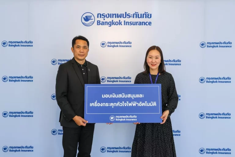 กรุงเทพประกันภัย ร่วมกับ มูลนิธิกรุงเทพประกันภัย มอบเครื่องกระตุกหัวใจไฟฟ้าอัตโนมัติเพื่อช่วยเหลือผู้ป่วยฉุกเฉิน และเงินสนับสนุนเพื่อพัฒนาคุณภาพชีวิตของชุมชนเขตสาทร