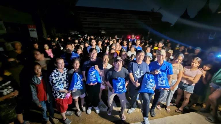 SME D Bank ส่งมอบ “ถุงน้ำใจ” แทนความห่วงใย ช่วยบรรเทาความเดือดร้อนแก่ประชาชนชาวใต้ผู้ประสบมหาอุทกภัย