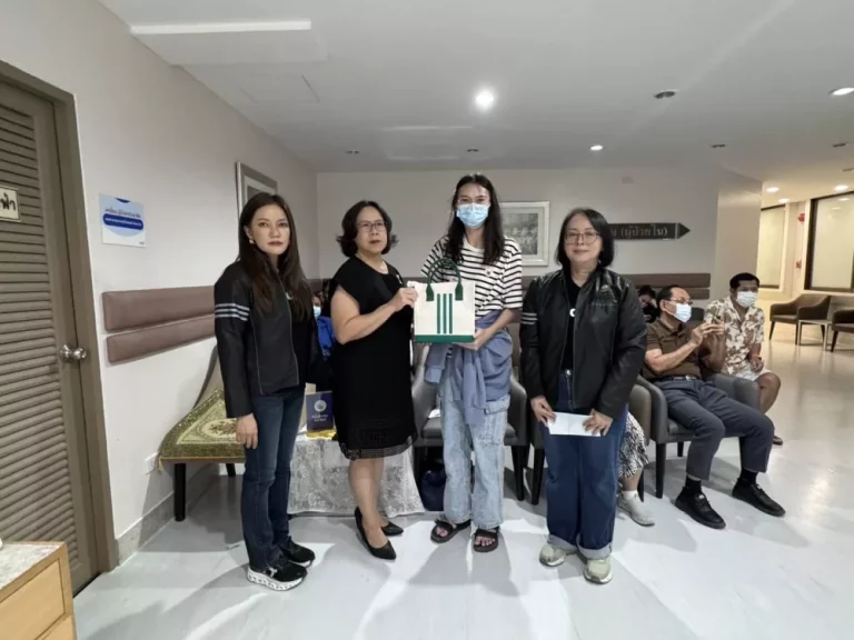 ธ.ก.ส. เยี่ยมลูกค้าที่ได้รับบาดเจ็บเหตุเครนก่อสร้างรถไฟความเร็วสูงถล่มทับรถไฟ