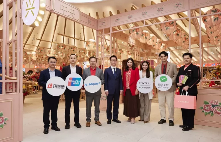 กลุ่มห้างสรรพสินค้าเซ็นทรัล ในเครือเซ็นทรัล รีเทล ผนึกบิ๊กพาร์ทเนอร์จีน ส่งแคมเปญตรุษจีน ชูกิมมิก ‘เซียมซียักษ์’ เสริมมงคลรับปีม้าไฟ ปูพรมรับนักท่องเที่ยวจากทั่วโลก