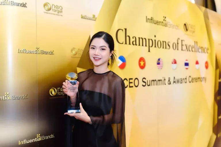 FWD ประกันชีวิต รับรางวัล Outstanding Brands Awards 5 ปีซ้อน ตอกย้ำพลังแบรนด์ที่ไม่หยุดนิ่งพร้อมเติบโตอย่างต่อเนื่อง