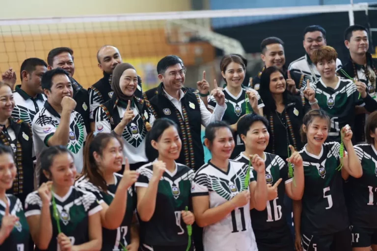 ผู้จัดการ ธ.ก.ส. ร่วมชมและให้กำลังใจนักกีฬาในการแข่งขันวอลเลย์บอลกีฬารัฐวิสาหกิจ ครั้งที่ 48