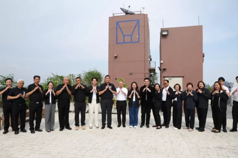 “นิกร” รมว.พม. เดินหน้าปั้นชุมชนดินแดงสู่ Smart City ชูโมเดลพัฒนาเมืองตอบโจทย์อนาคต