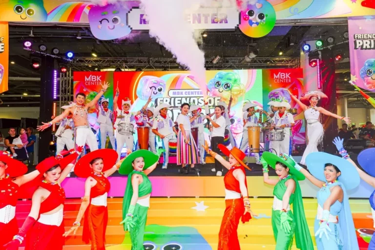 เอ็ม บี เค เซ็นเตอร์ ร่วมพาเหรด Bangkok Pride Parade 2026 ปีที่ 4 จับ มือจุฬาฯ เนรมิต “Inclusive Playground” Pride Landmark ใจกลางเมือง พร้อมจัดเต็มกิจกรรมฉลองเดือนแห่งความภาคภูมิใจตลอด มิ.ย.