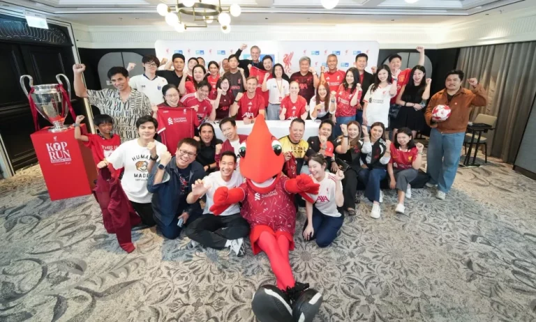 กรุงไทย – แอกซ่า ประกันชีวิต จัดกิจกรรม “LFC Legends Meet and Greet” ให้ลูกค้าแฟนบอลลิเวอร์พูลกระทบไหล่ 2 ตำนานนักเตะ “ซามี ฮูเปีย และ นาตาชา ดาวี” อย่างใกล้ชิด